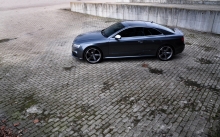 Тонированный Audi S5 на старой брусчатке